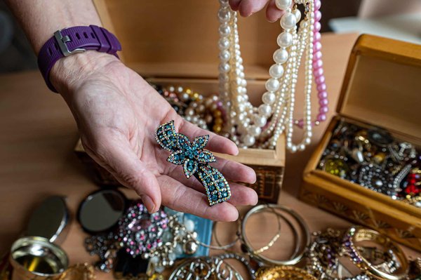 Quels types de bijoux sont généralement adaptés à la gravure ?