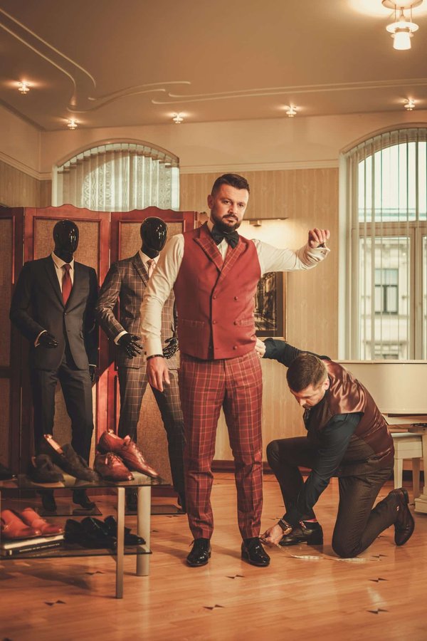 L'expérience du costume sur mesure à Paris : Un luxe accessible